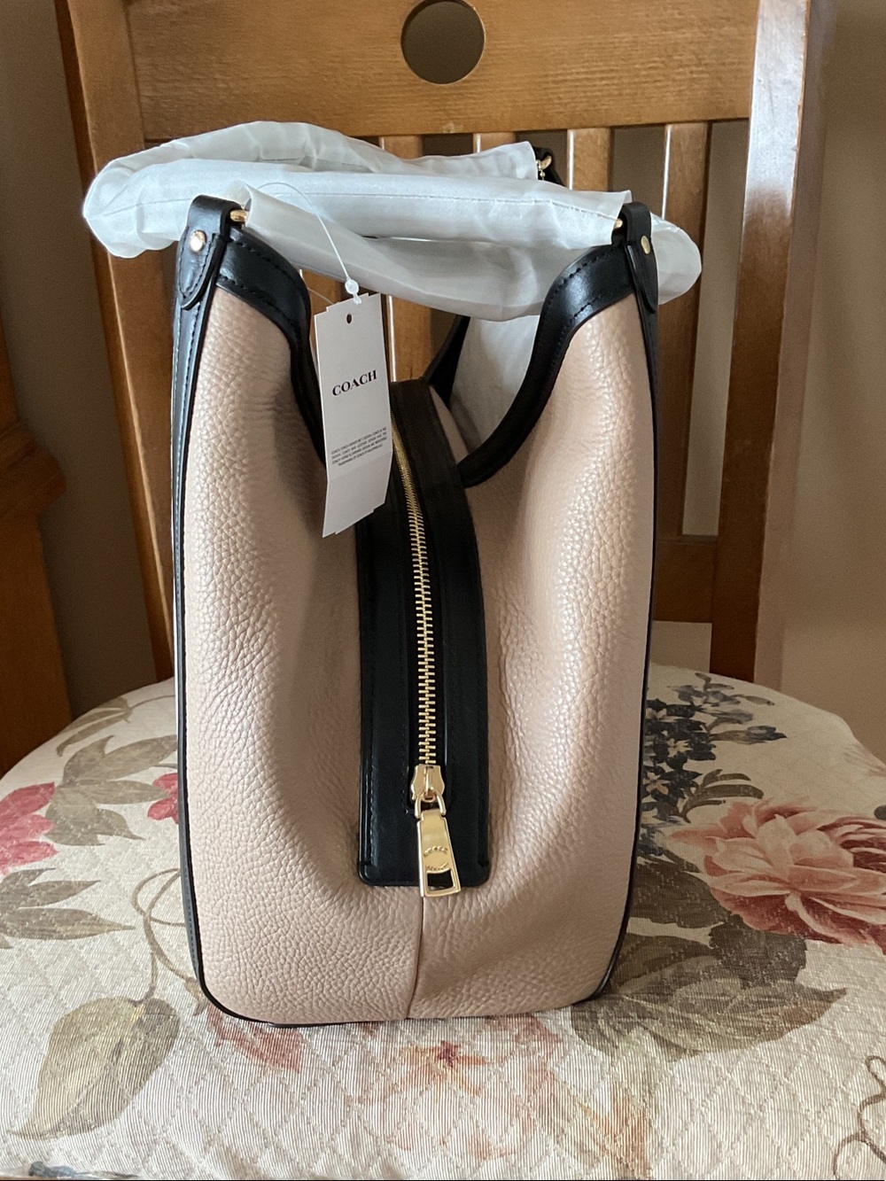 NEW Coach Kristy Two-Tone Pebbled Leather Shoulder Bag in Chalk and Black - Picture 2 of 7